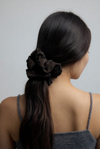 POLKA DOT SILK SCRUNCHIE - CACAO