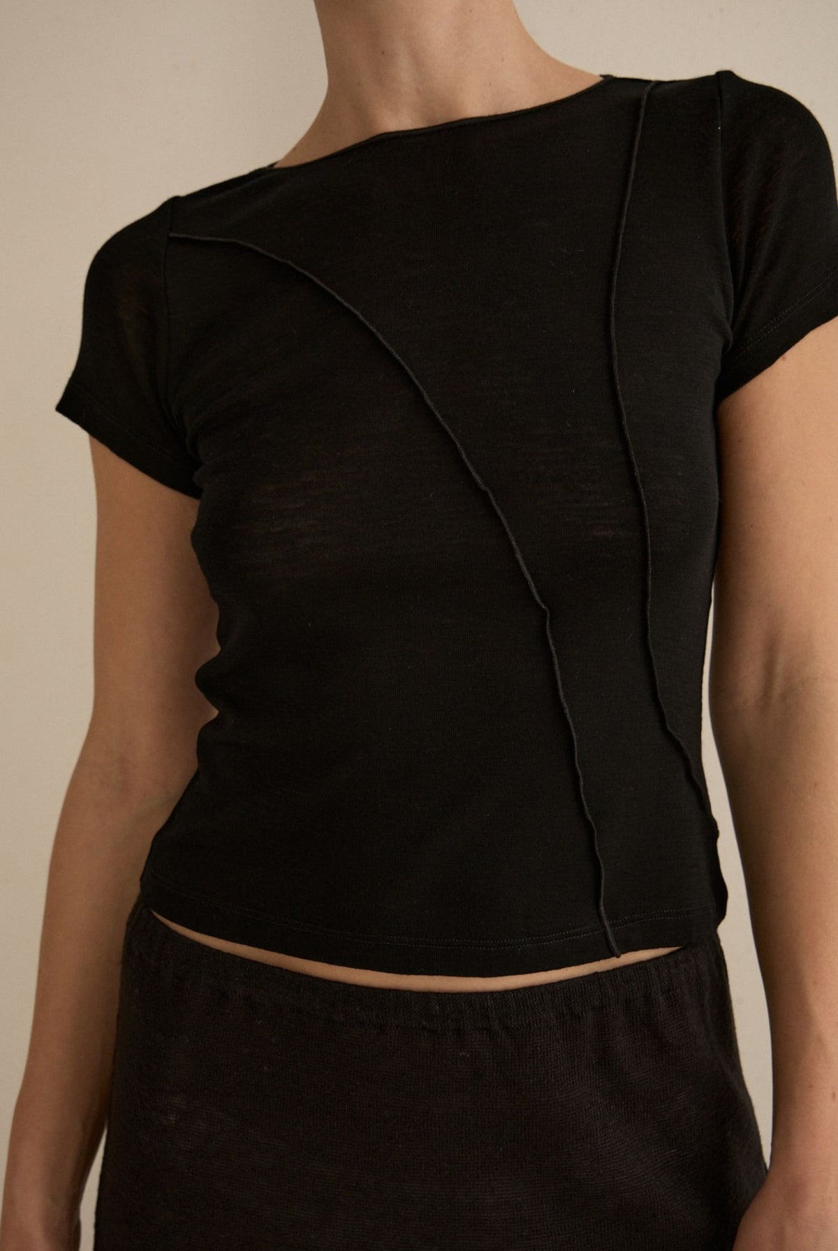 ELEMENTAL MERINO WOOL MICRO TEE - BLACK