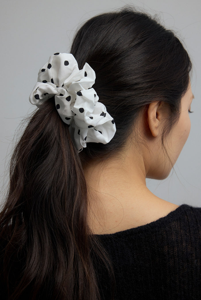 POLKA DOT SILK SCRUNCHIE - IVORY