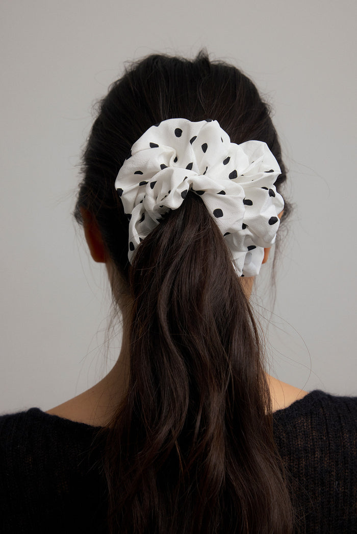 POLKA DOT SILK SCRUNCHIE - IVORY