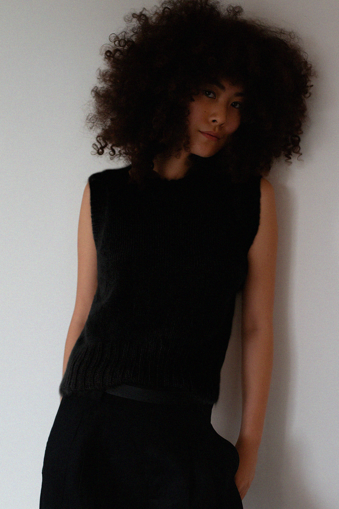 SOL MOHAIR WOOL KNIT VEST - BLACK