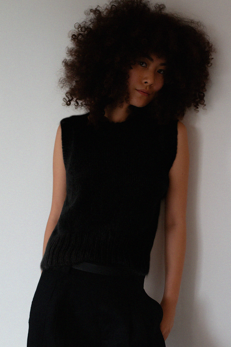 SOL MOHAIR WOOL KNIT VEST - BLACK