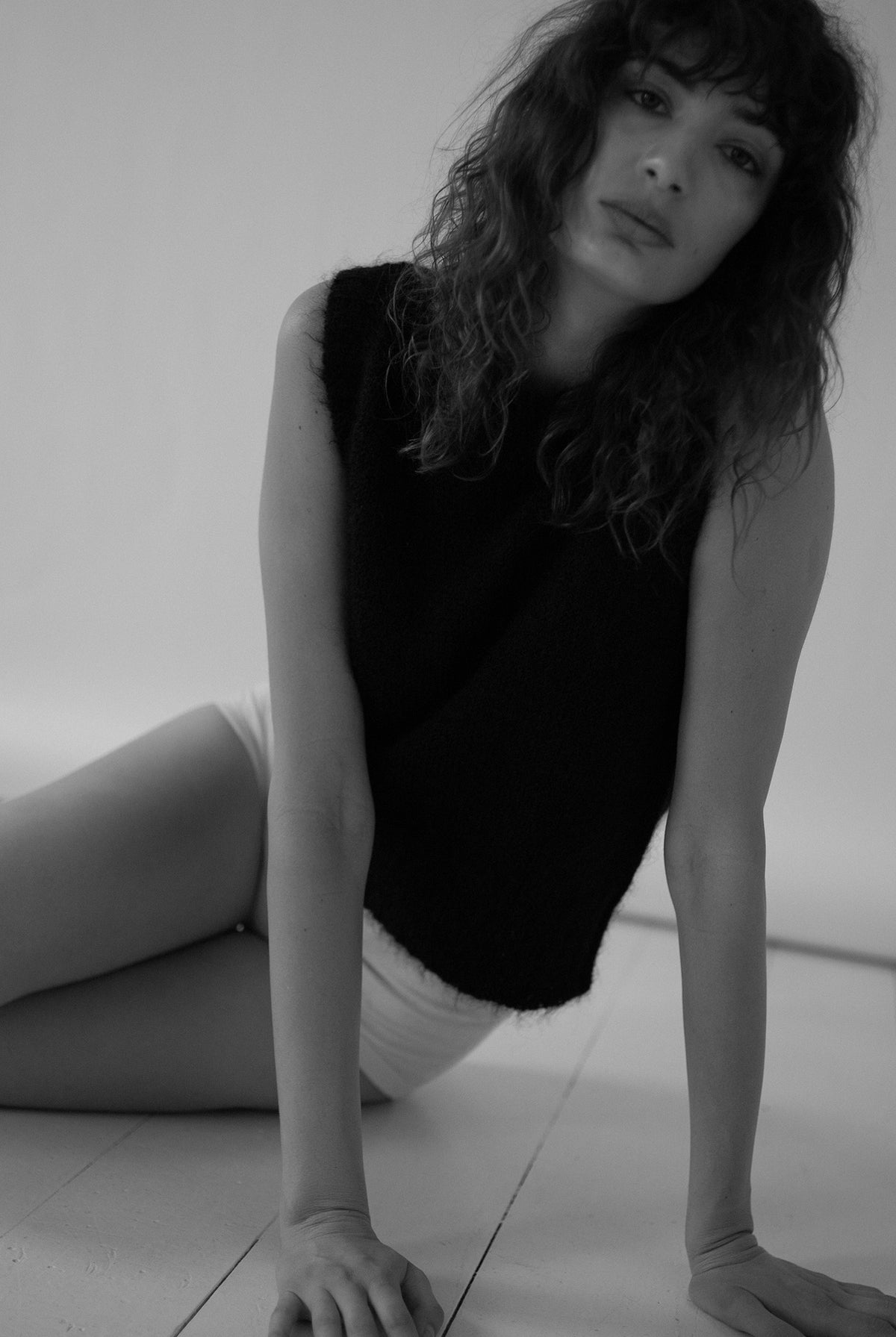 SOL MOHAIR WOOL KNIT VEST - BLACK