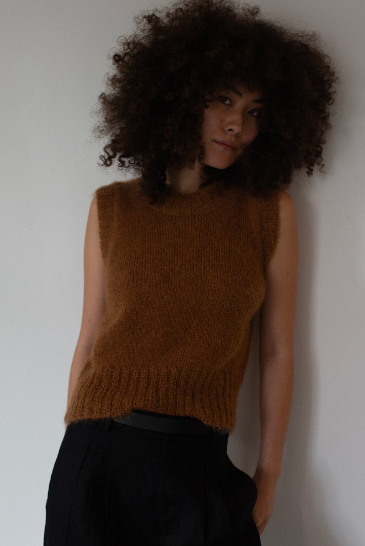SOL MOHAIR WOOL KNIT VEST - CLOVE
