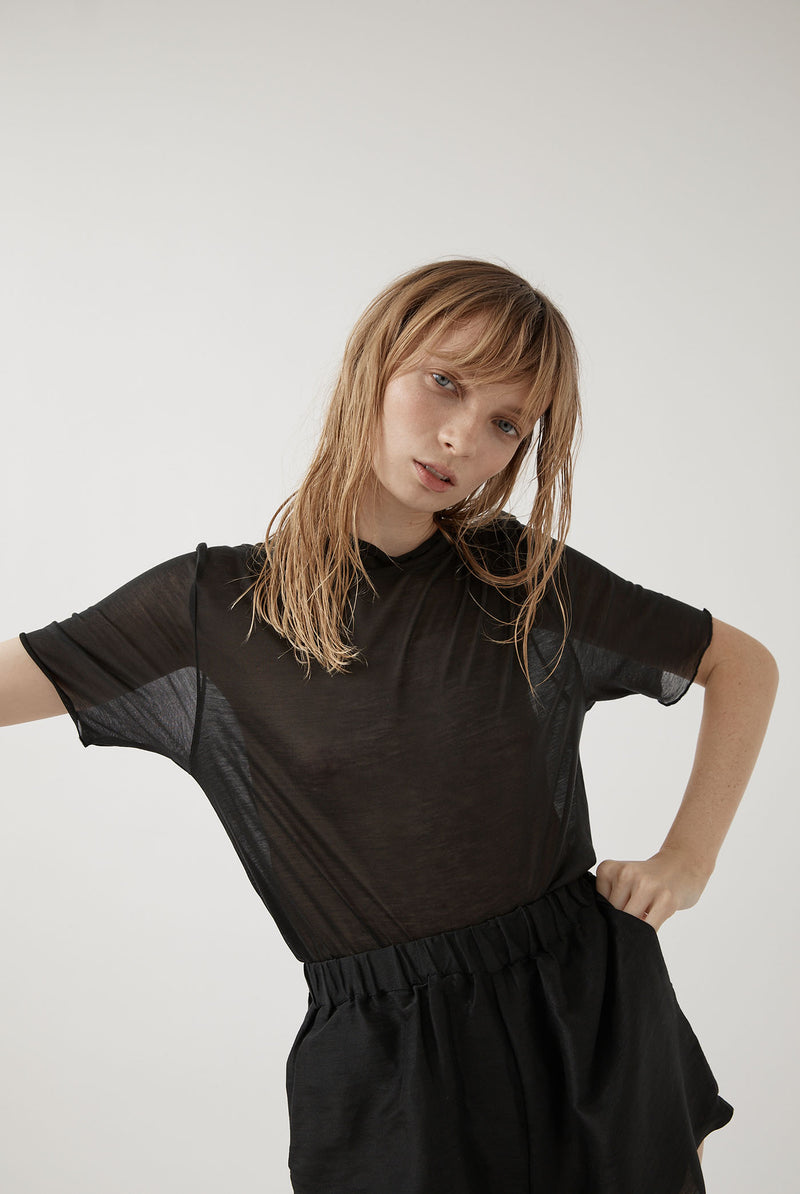 FINE KNIT LAYERING TEE – BLACK