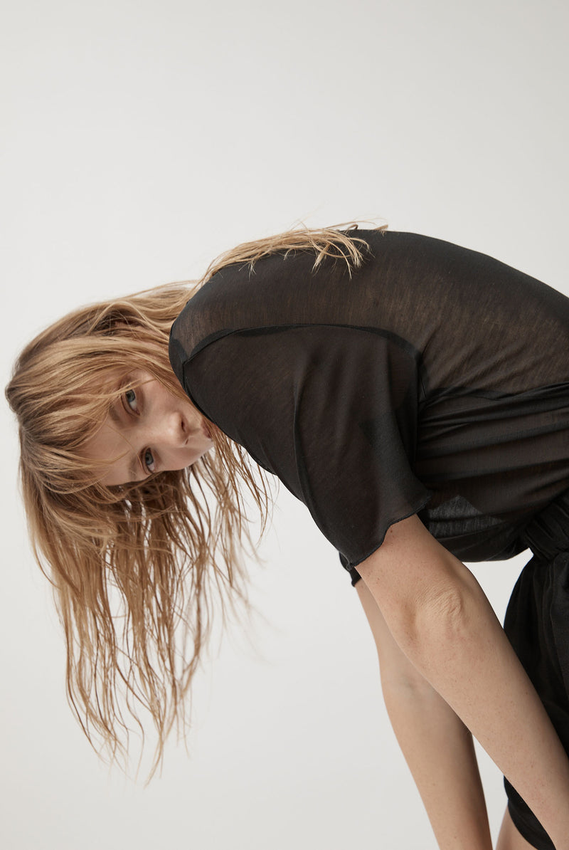 FINE KNIT LAYERING TEE – BLACK