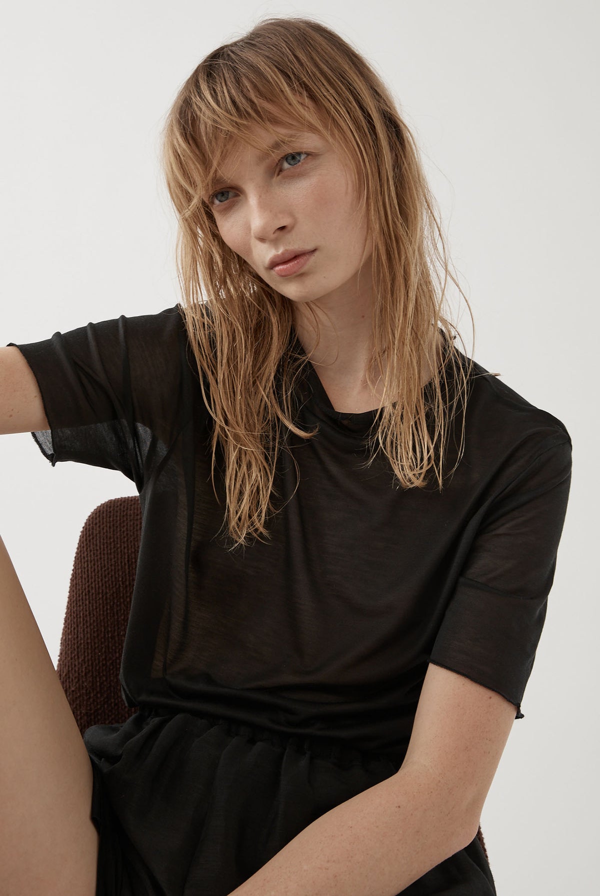 FINE KNIT LAYERING TEE – BLACK