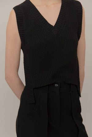 INES KNIT VEST - BLACK