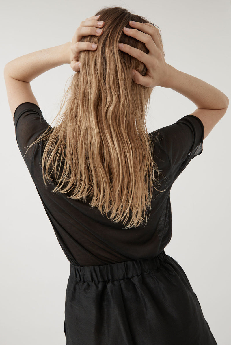 FINE KNIT LAYERING TEE – BLACK