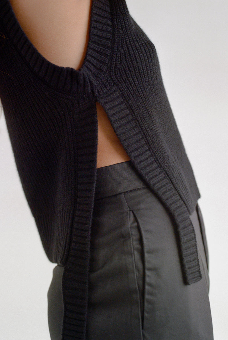 INES KNIT VEST - BLACK